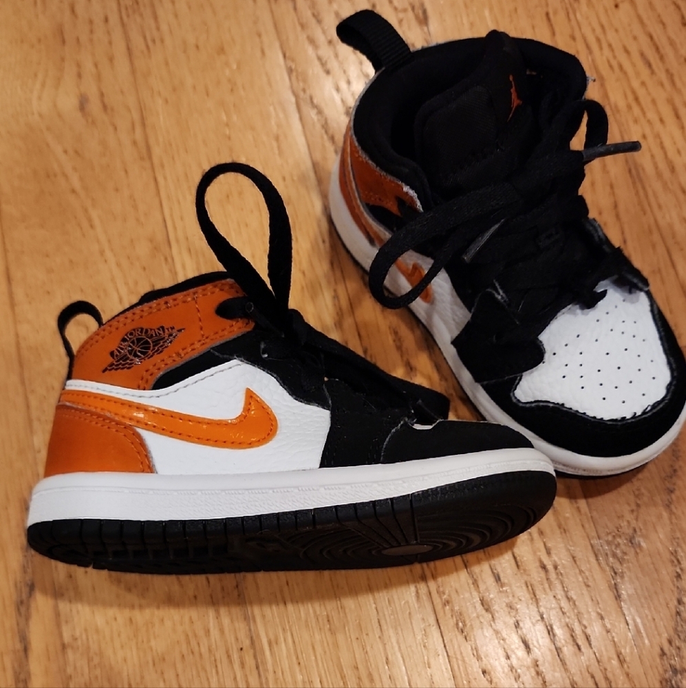 Nike Jordan Kids' Black, White, and Orange Sneakers 6C